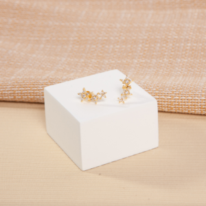 Brinco earcuff 3 estrelas com zircônias