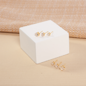 Brinco trio estrelas cristal