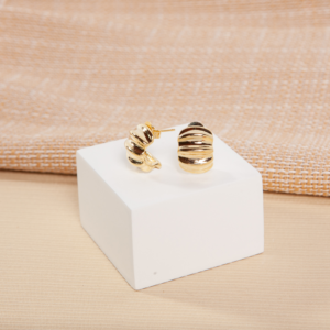 Brinco largo ondulado