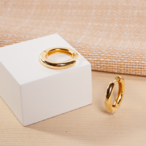 Brinco argola arredondada grande